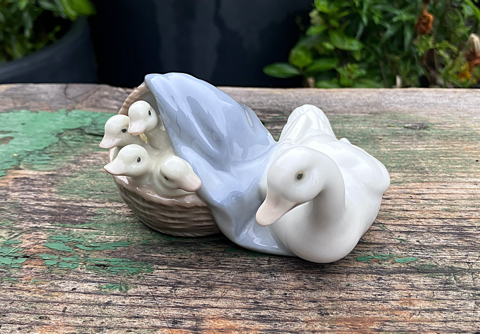 Vintage LLADRO Porcelain Figurine Mother Duck with Ducklings #4895 Vintage LLADRO Porcelain Figurine Mother Duck with Ducklings #4895