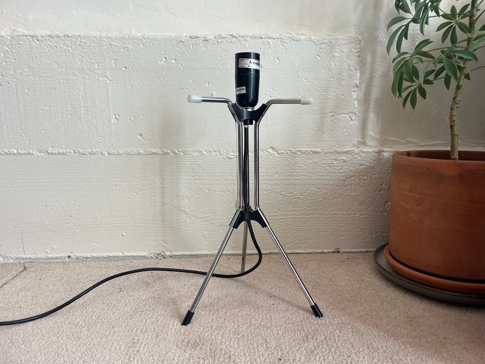 Artemide Milo Minimal Italian Table Lamp 