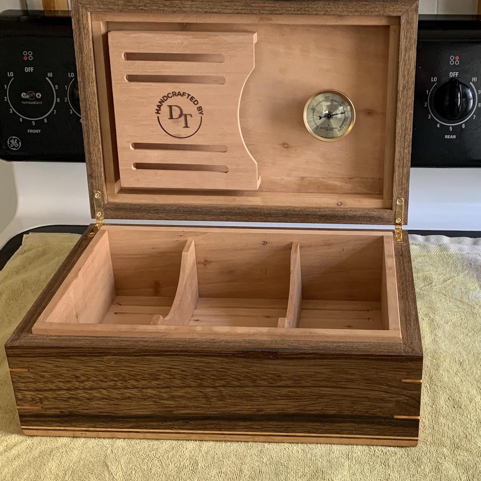 Handcrafted by DT Wooden Cigar Humidor Box w/ Hygrometer & Dividers