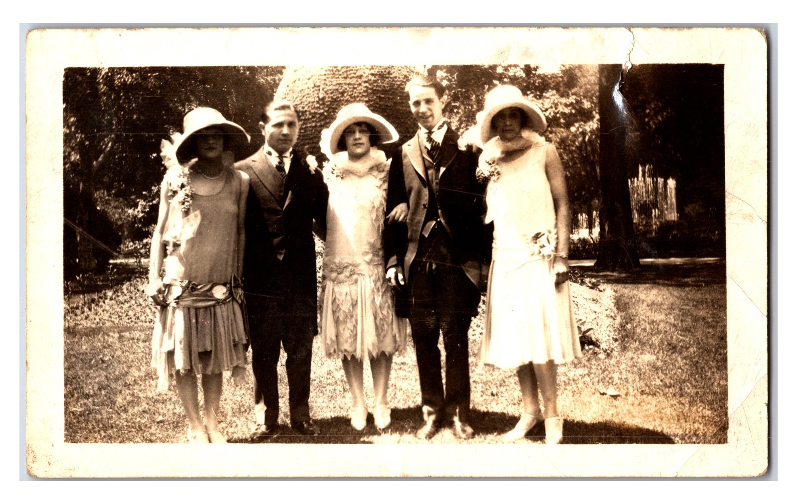 Original 1920s - Men and Ladies In Flapper Dress Snap Shot Photo (4.5in X 2.5in)