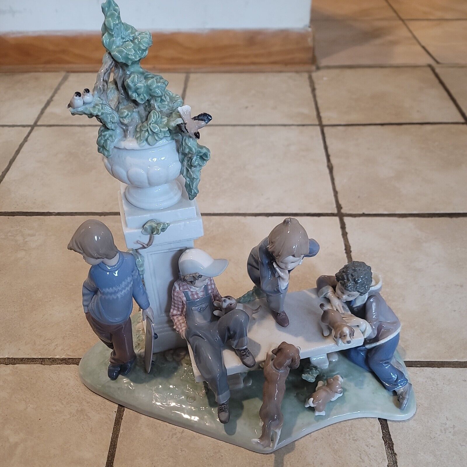 LLADRO #5539 – PUPPY DOG TAILS, Boys in park with Dogs (Please Read)