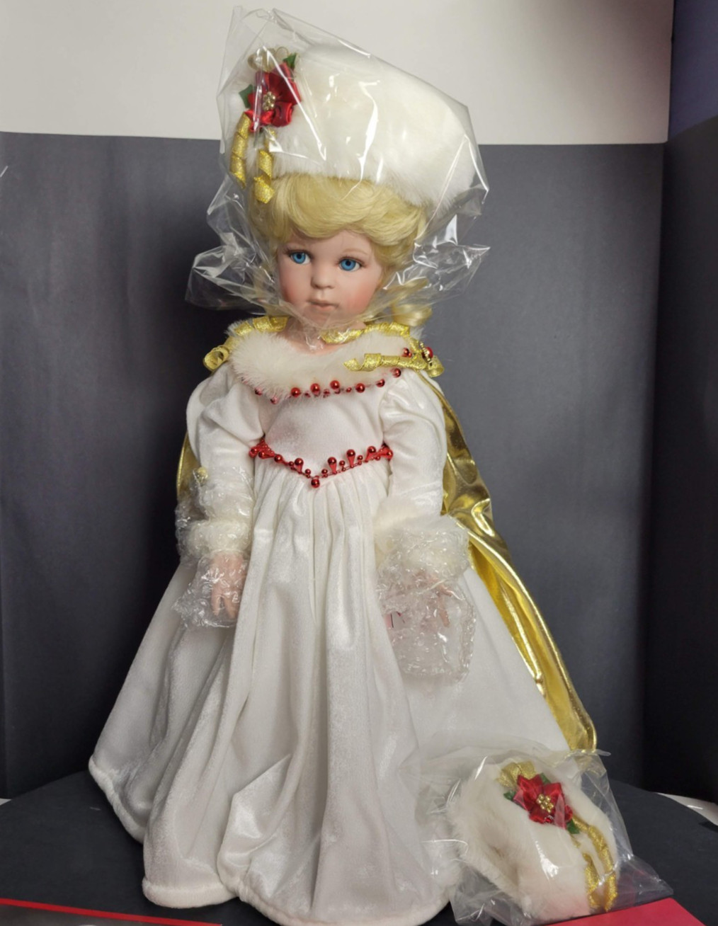 Ashton-Drake Winter Ball Cinderella Porcelain Doll – Brigitte Deval – Limited Ed Ashton-Drake Winter Ball Cinderella Porcelain Doll – Brigitte Deval – Limited Ed