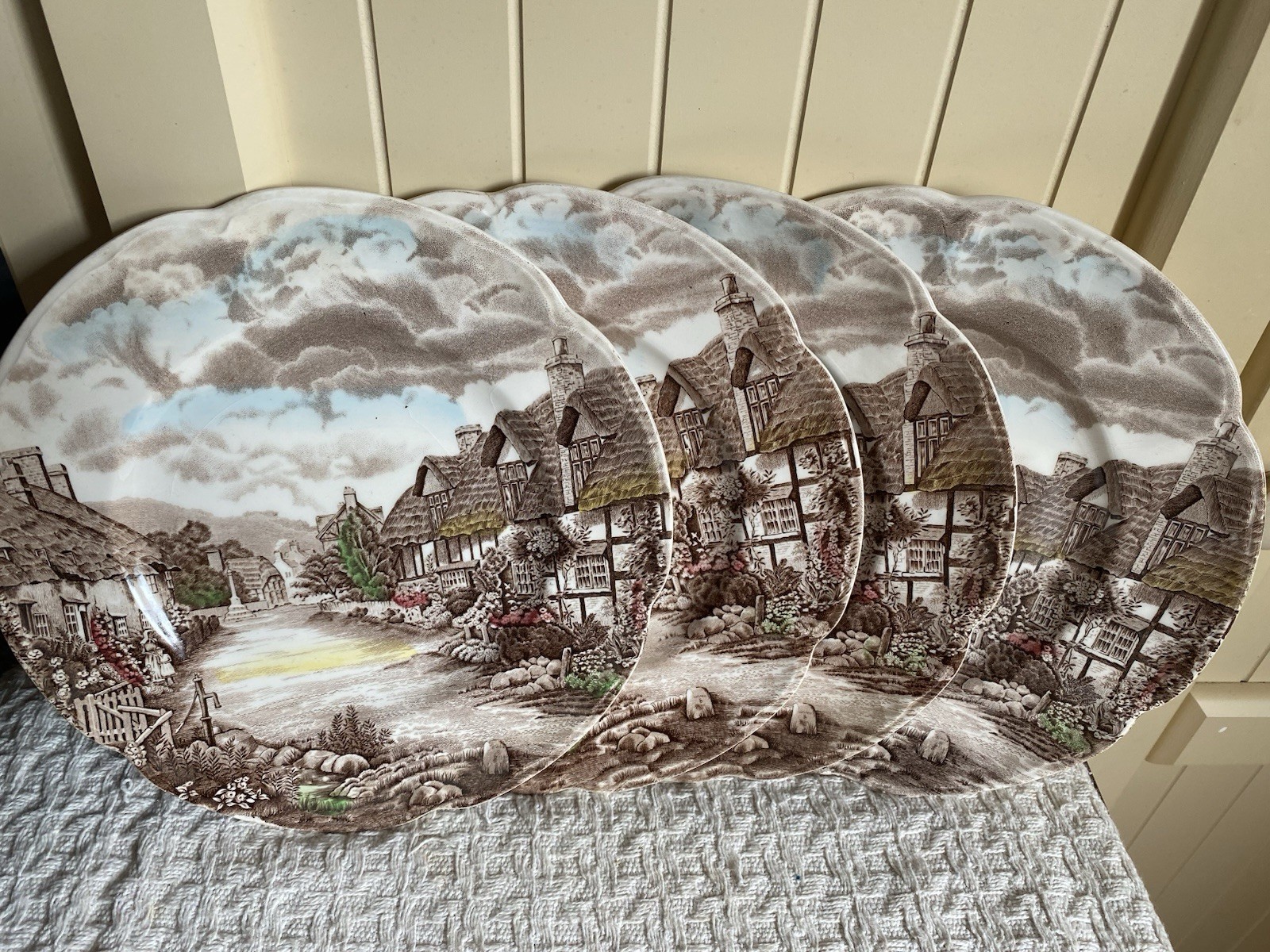 VTG OLDE ENGLISH COUNTRYSIDE Dinner Plates Set Of 4 Johnson Bros England 10” VTG OLDE ENGLISH COUNTRYSIDE Dinner Plates Set Of 4 Johnson Bros England 10”