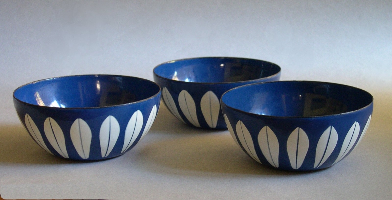 3 Cathrineholm Enamelware Lotus Bowls 4\