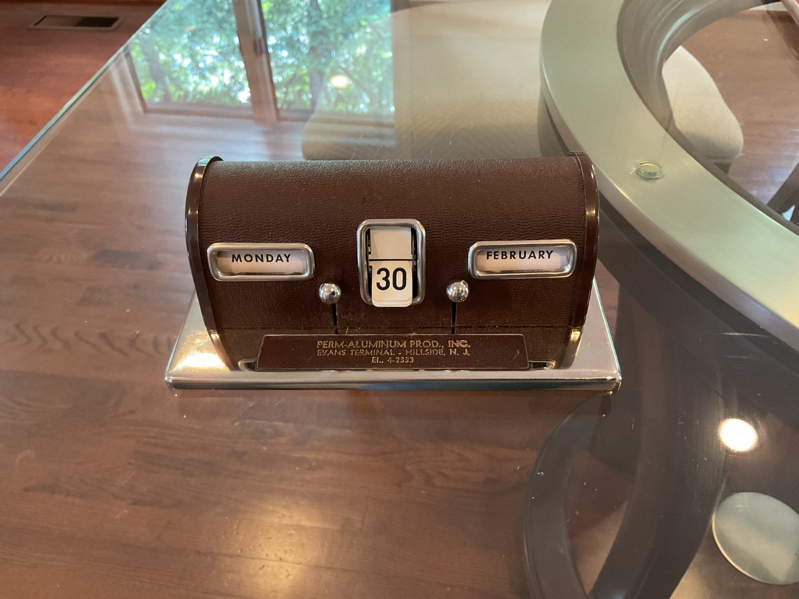 Vntg Perpetual Desktop Calendar  2  levers Bakelite, Chrome, Faux Leather German