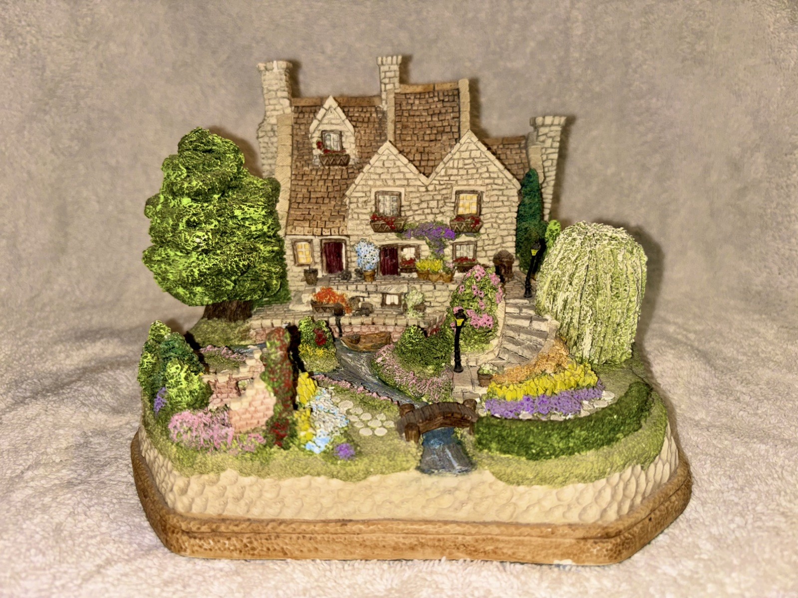 David Winter Cottages Premier #0312/2200 Willow Gardens 1994 LE Signed - No Box