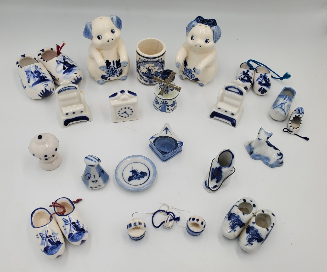 Vintage 21-Piece Delft Blue Miniature Lot Figurines Stove Gramophone Scuttle Cow Vintage 21-Piece Delft Blue Miniature Lot Figurines Stove Gramophone Scuttle Cow