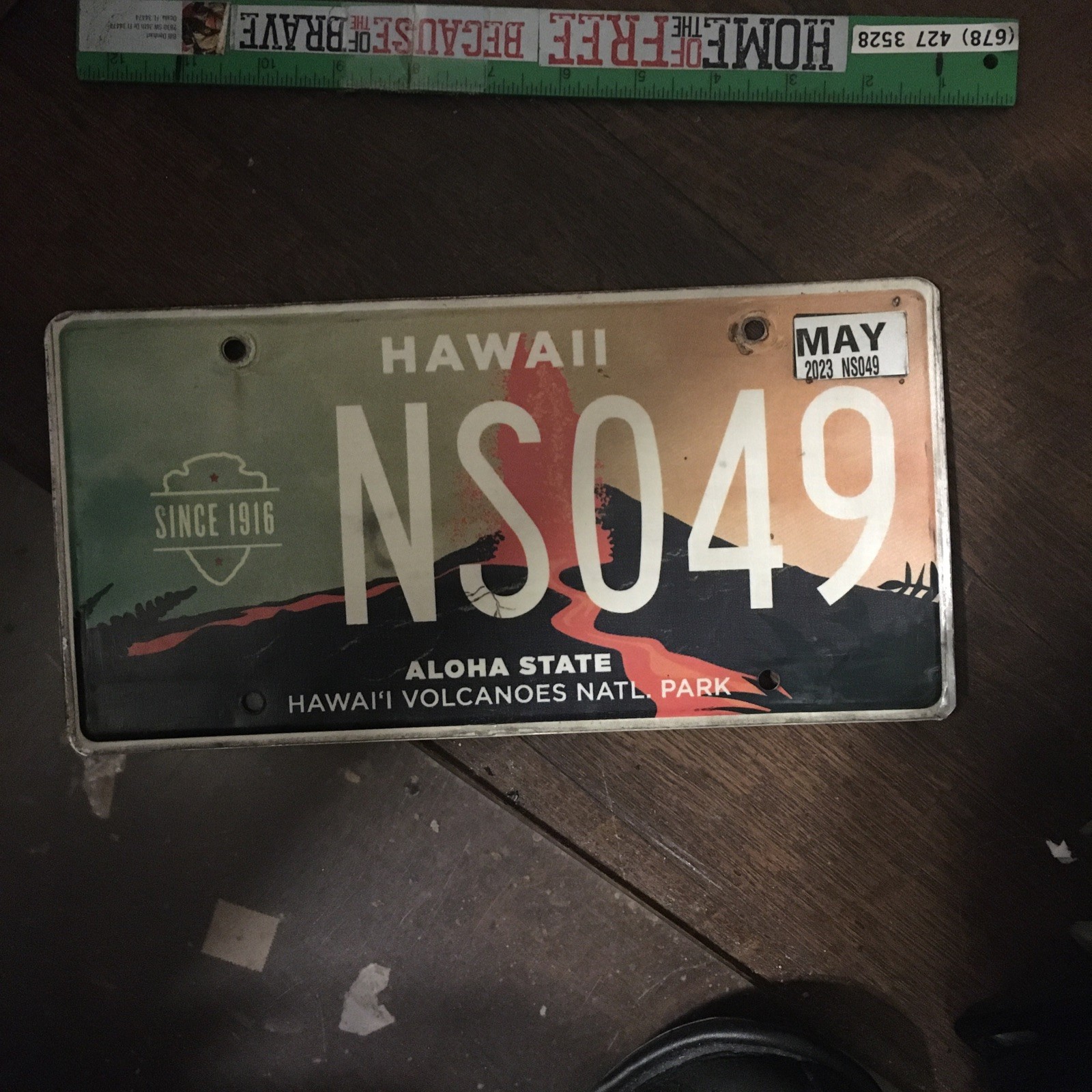HAWAII VOLCANO NAT’L PK LICENSE PLATE, IMPERFECT PRICED LOW , SHIPS FAST