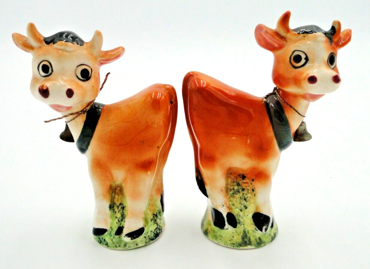 Vintage Anthropomorphic Flirting  Cow Salt & Pepper Shakers Japan