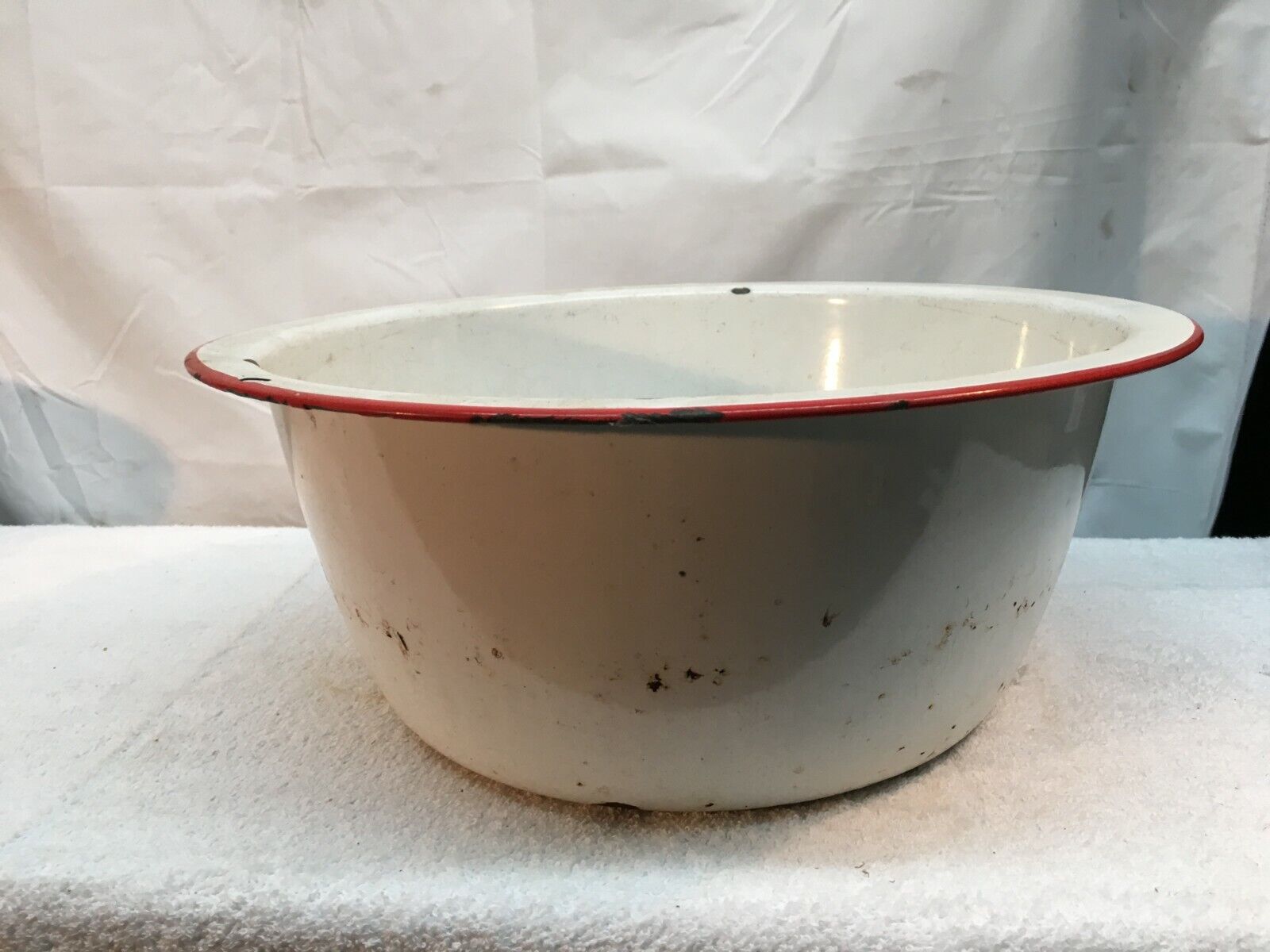 red & white Round porcelain enamelware  mid 1900s Wash Basin Bowl 