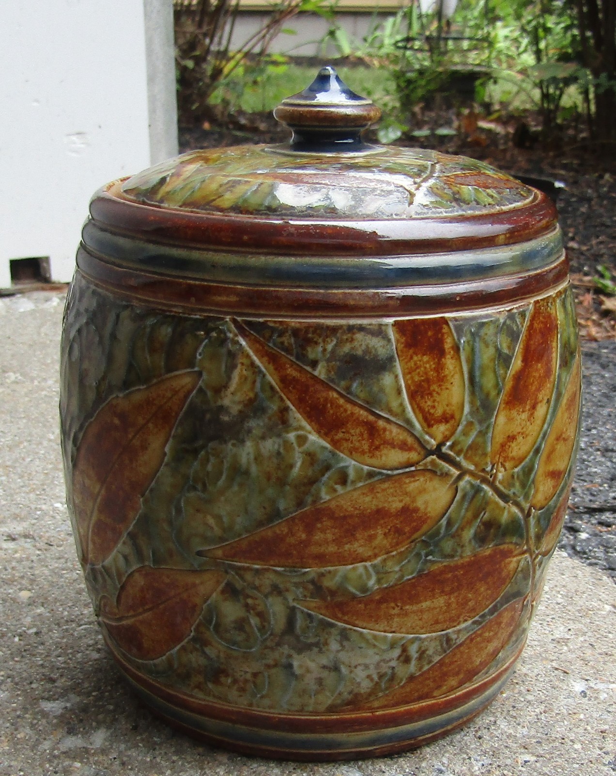 1890s Stunning Royal Doulton Tobacco Jar Humidor 5.75 1890s Stunning Royal Doulton Tobacco Jar Humidor 5.75