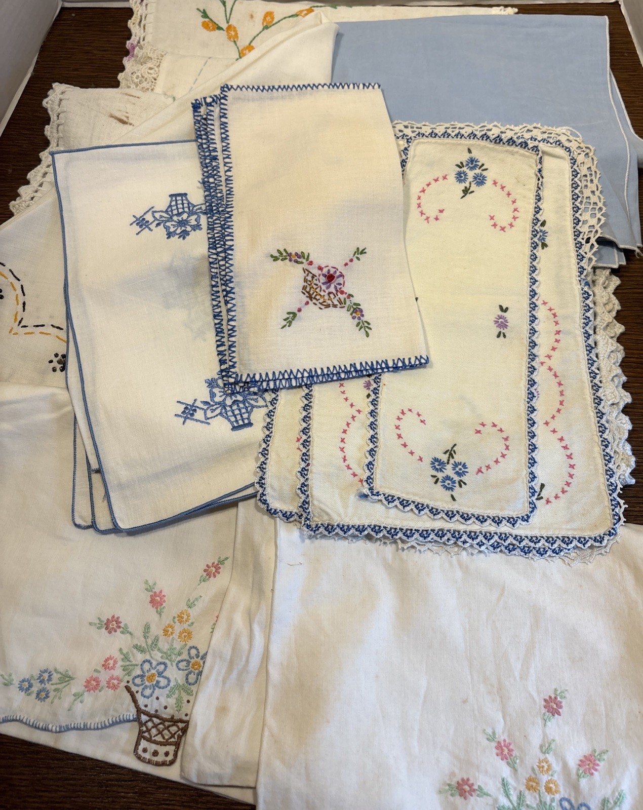 Lot of 16 Vtg Linens Embroidered  Runners Tablecloth Pillowcases Napkins Cutters