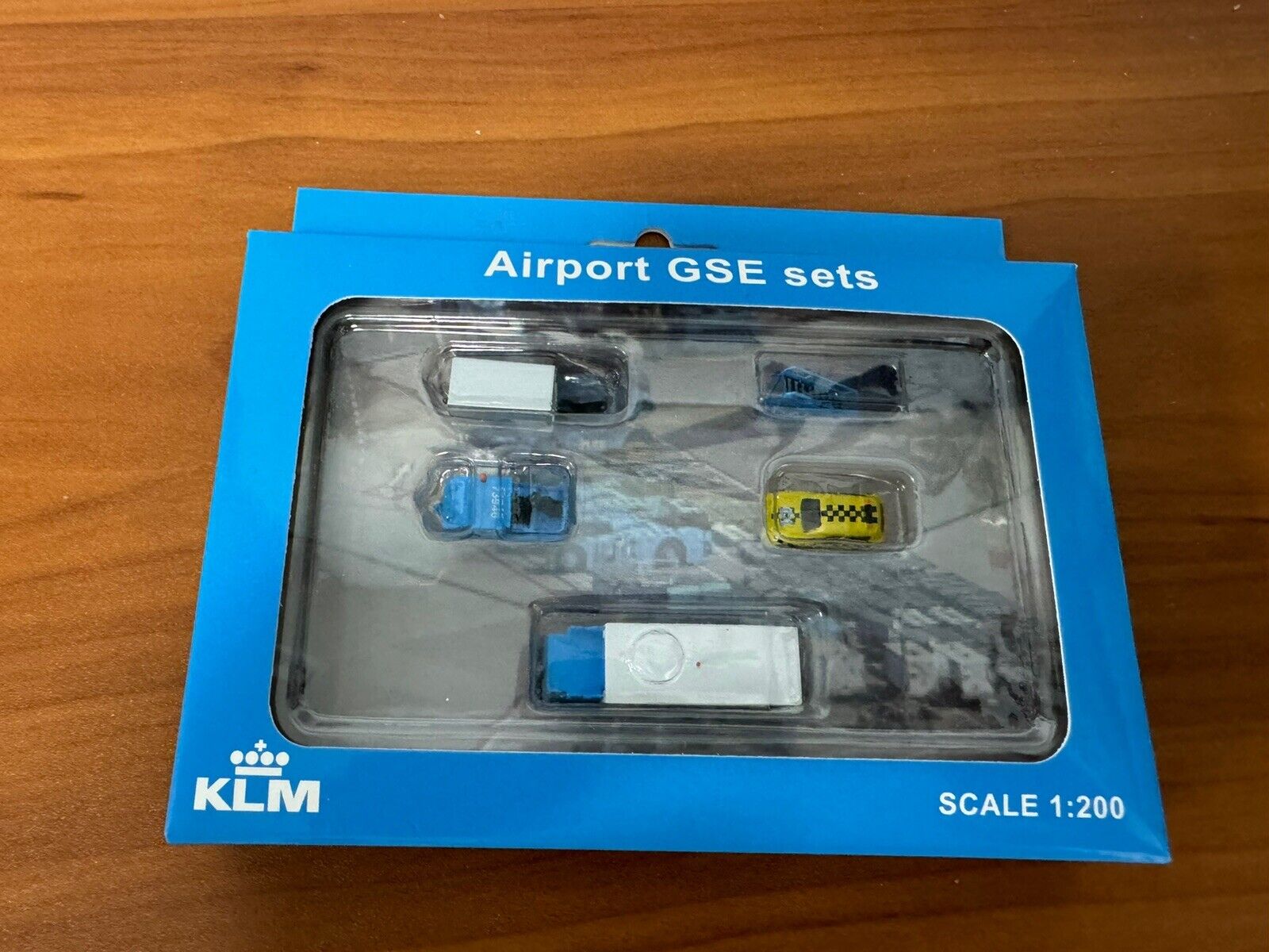 JC Wings 1:200 Scale Airport GSE Set KLM XX2024