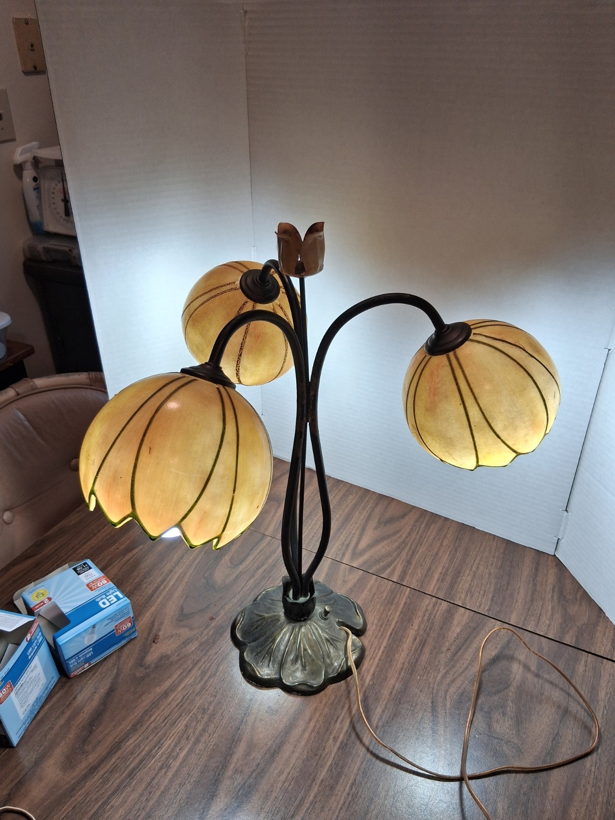 Vintage Lilly Pad Art Nouveau Style Table Lamp With 3 Tulip Shaped Globes 