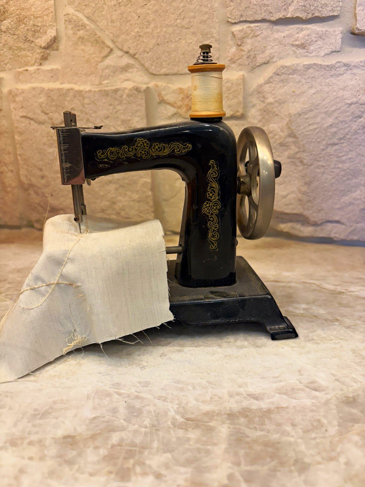 Hand Crank Mini Sewing Machine Black/Gold Decals, SINGER 20, Antique Original