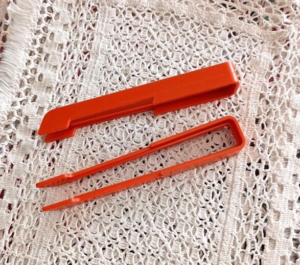Tupperware Kitchen Toaster Tongs Great Kitchen Gadget Set of 2 new Sale New