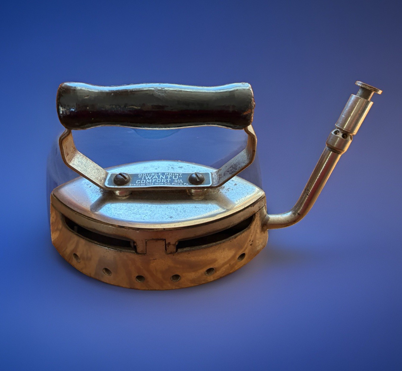 “IWantU Comfort” Double Point Gas Iron. Strause Gas Iron Co. Phil. 1910-1912.