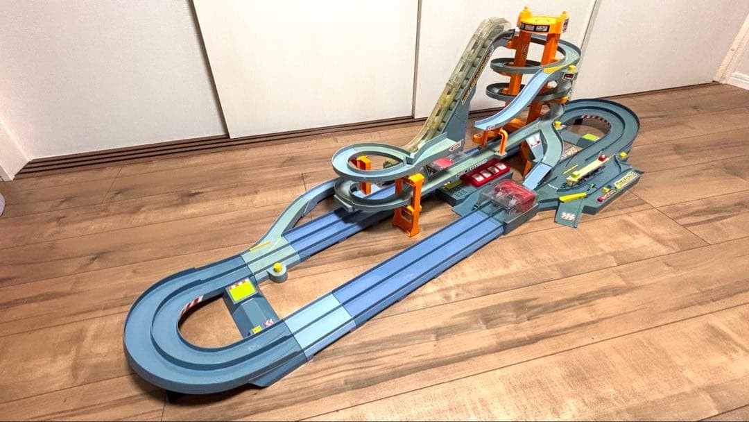 TomICa Big Tower Circuit Byunbyun Circuit Set with 8 AA batteries