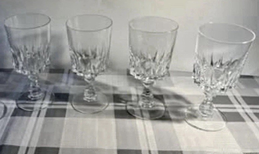 Cristal d\'Arques Durand Clear cut crystal 3/5oz Set of 4 Sherry /Cordial Glasses