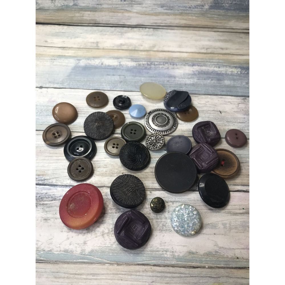 Lot Of Vintage Large  Button  1930s - 1960s