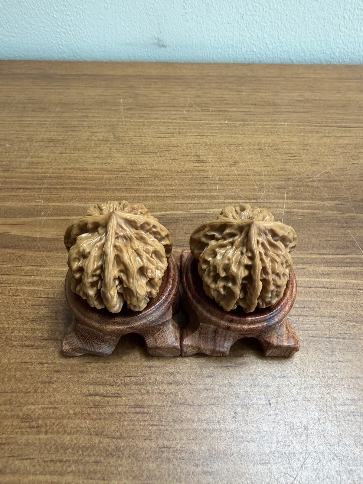 Pair of  Match Chinese Health Walnut 盘上三棱文玩核桃 丁字 精品精配 41x39x35 已打底 配手套和刷子