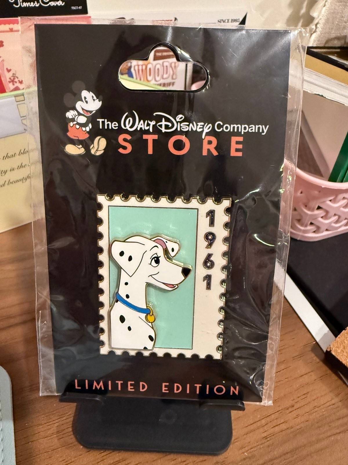 Disney DEC Perdita Stamp Pin LE400 101 Dalmations Sold Out NEW