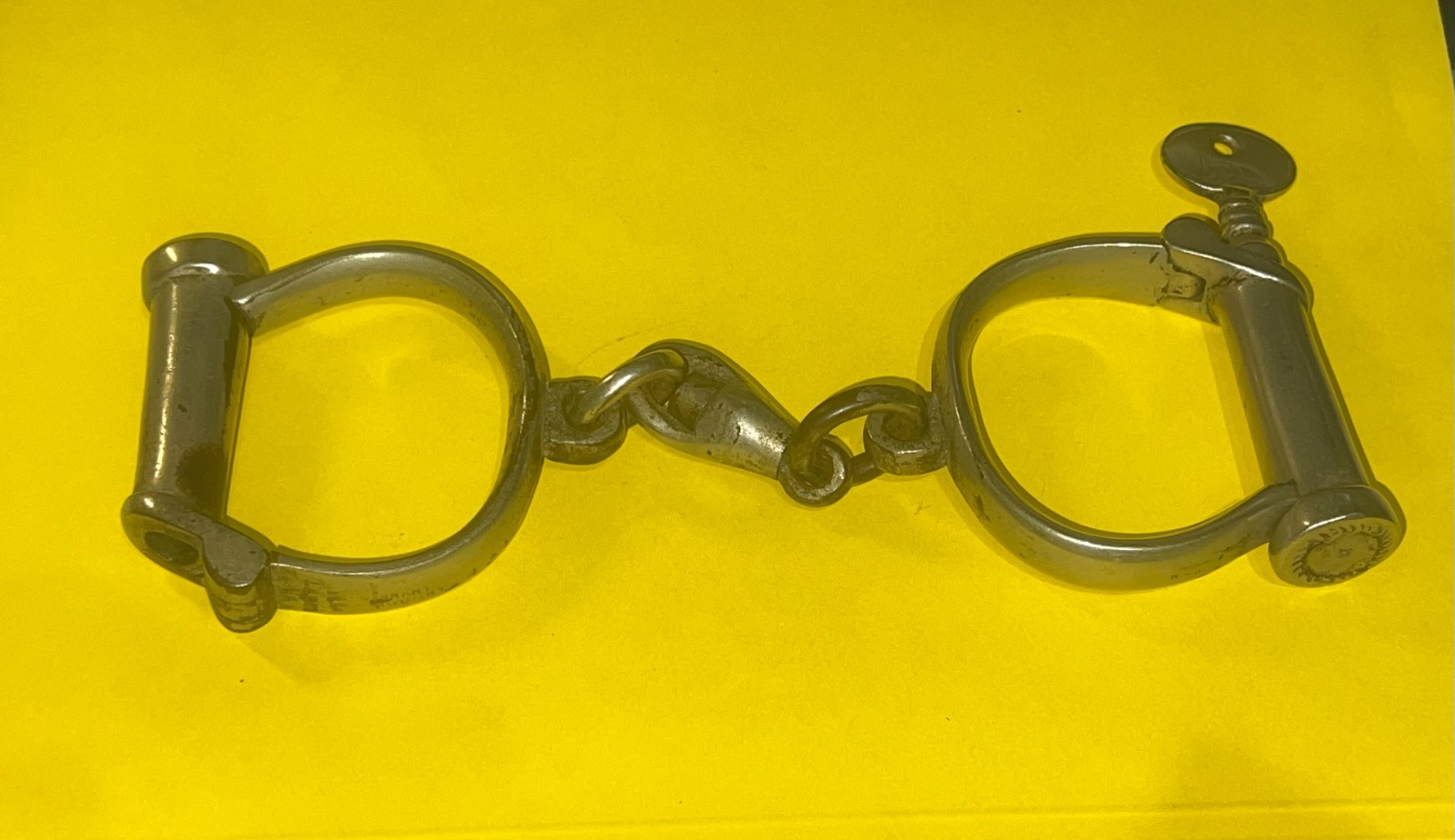 Antique British HIATT BEST No. 4.5 Handcuffs Matching Serial #439 Key