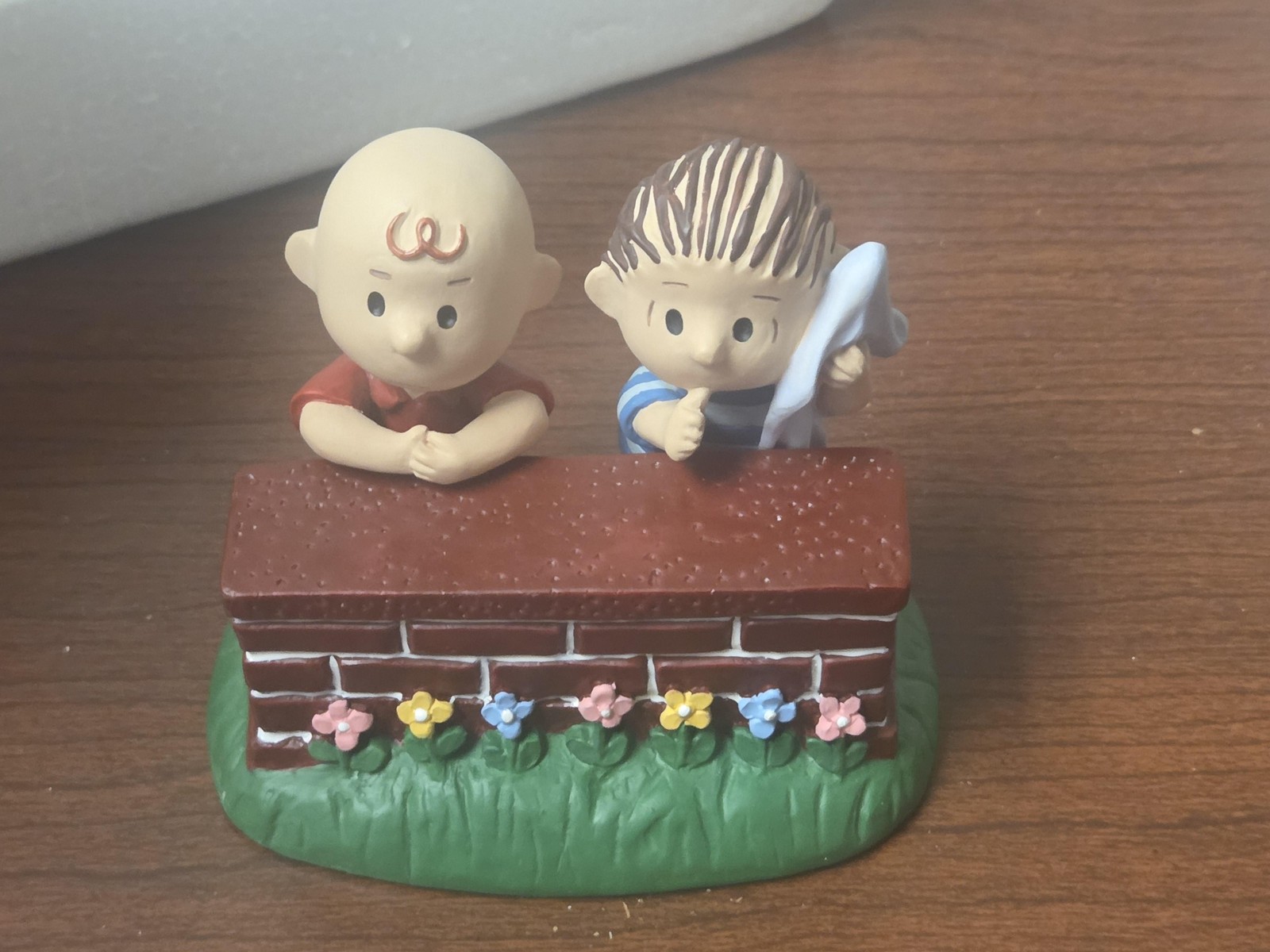 Vintage 1994 Danbury Mint Charlie Brown Linus Peanuts Resin Figurine Multicolor