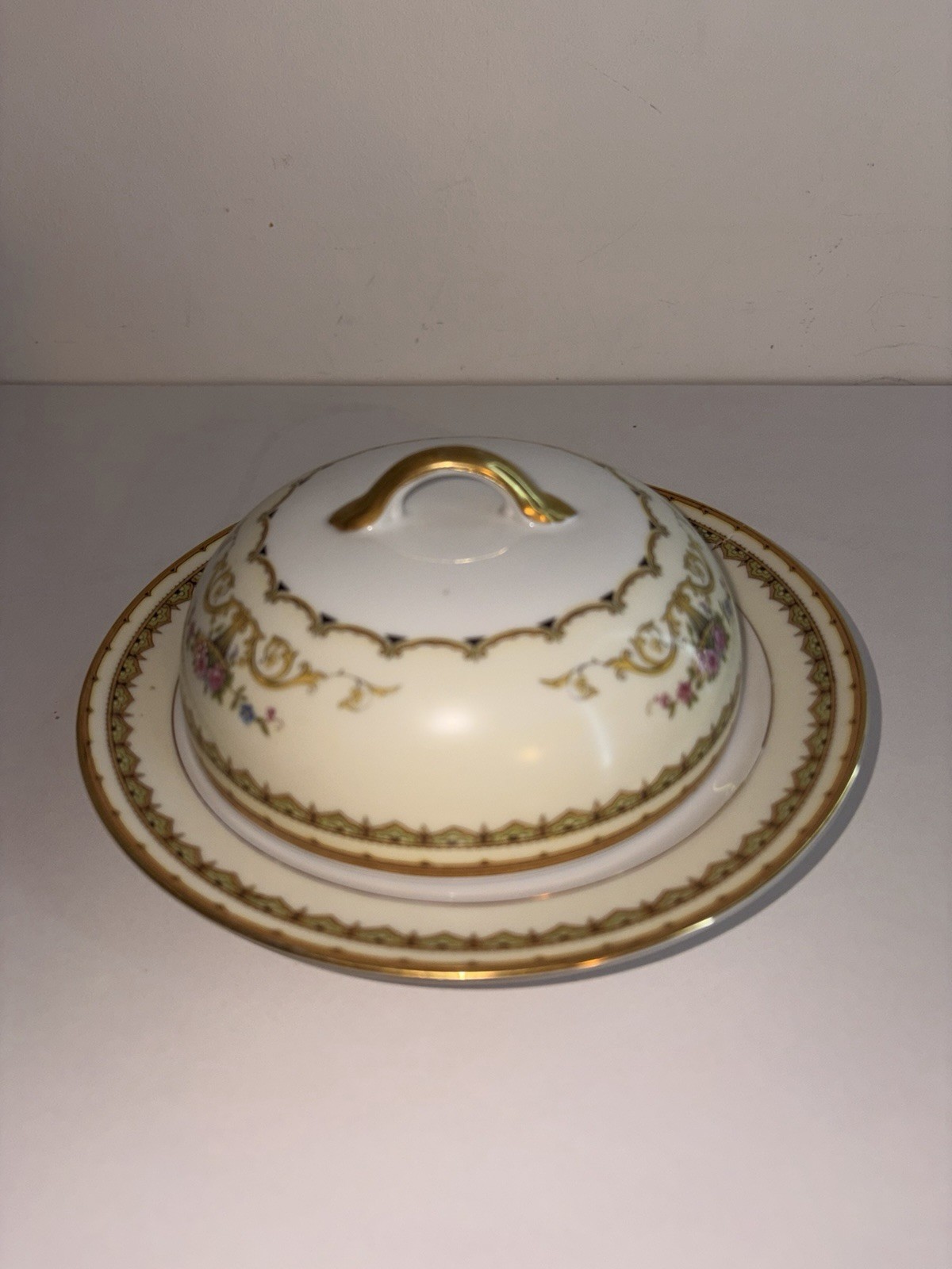Noritake Covered Round Porcelain Butter Dish w/ Lid White Gold Trim 2-Stick