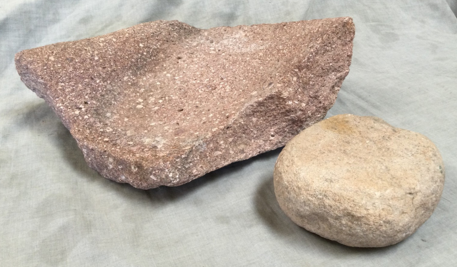 Metate And Mano Southwest Native American Membres Valley - Broken Piece