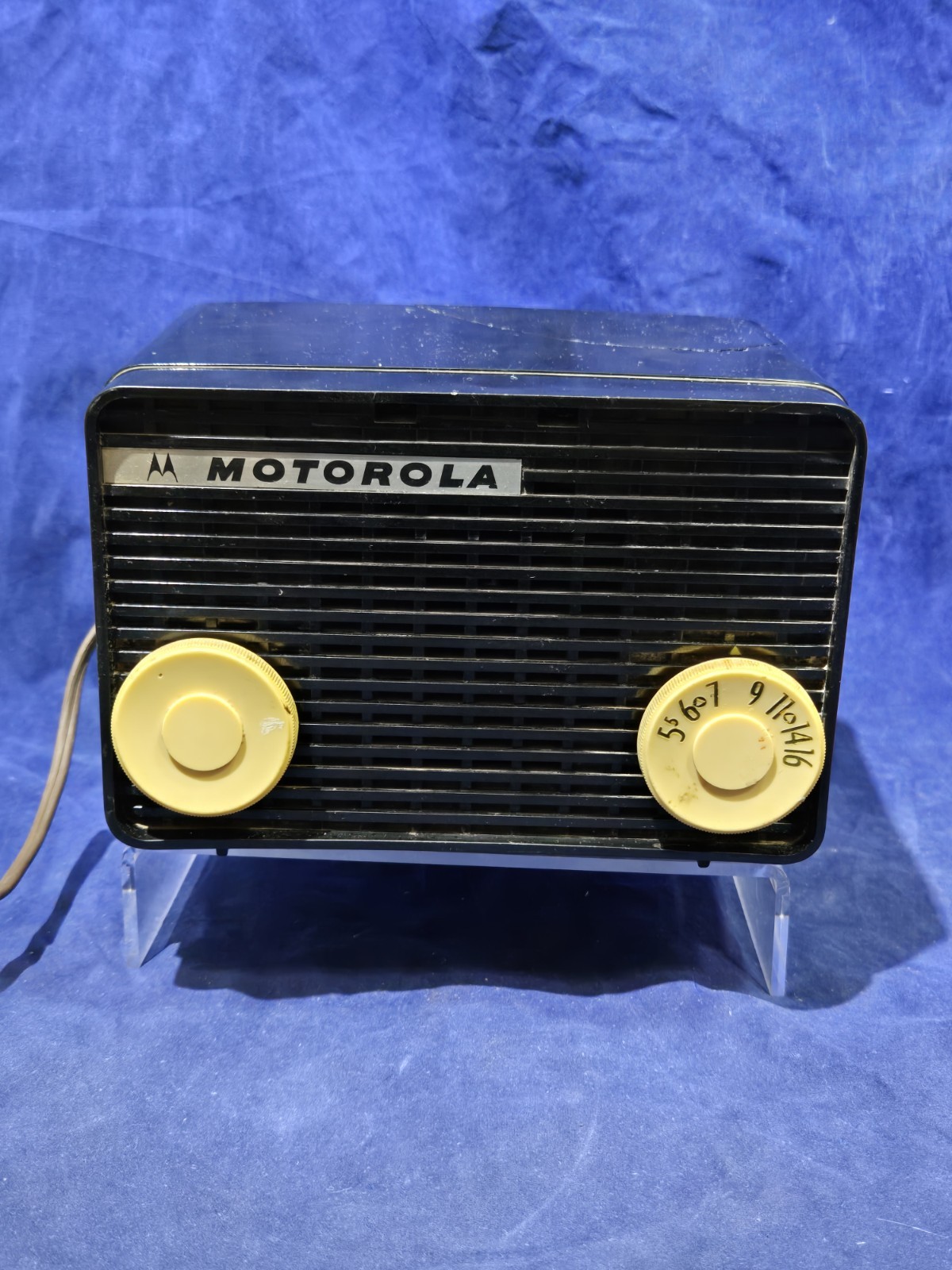 Vtg 1956 Motorola 56A AM Tube Radio Black Bakelite MCM Atomic Powers On Working