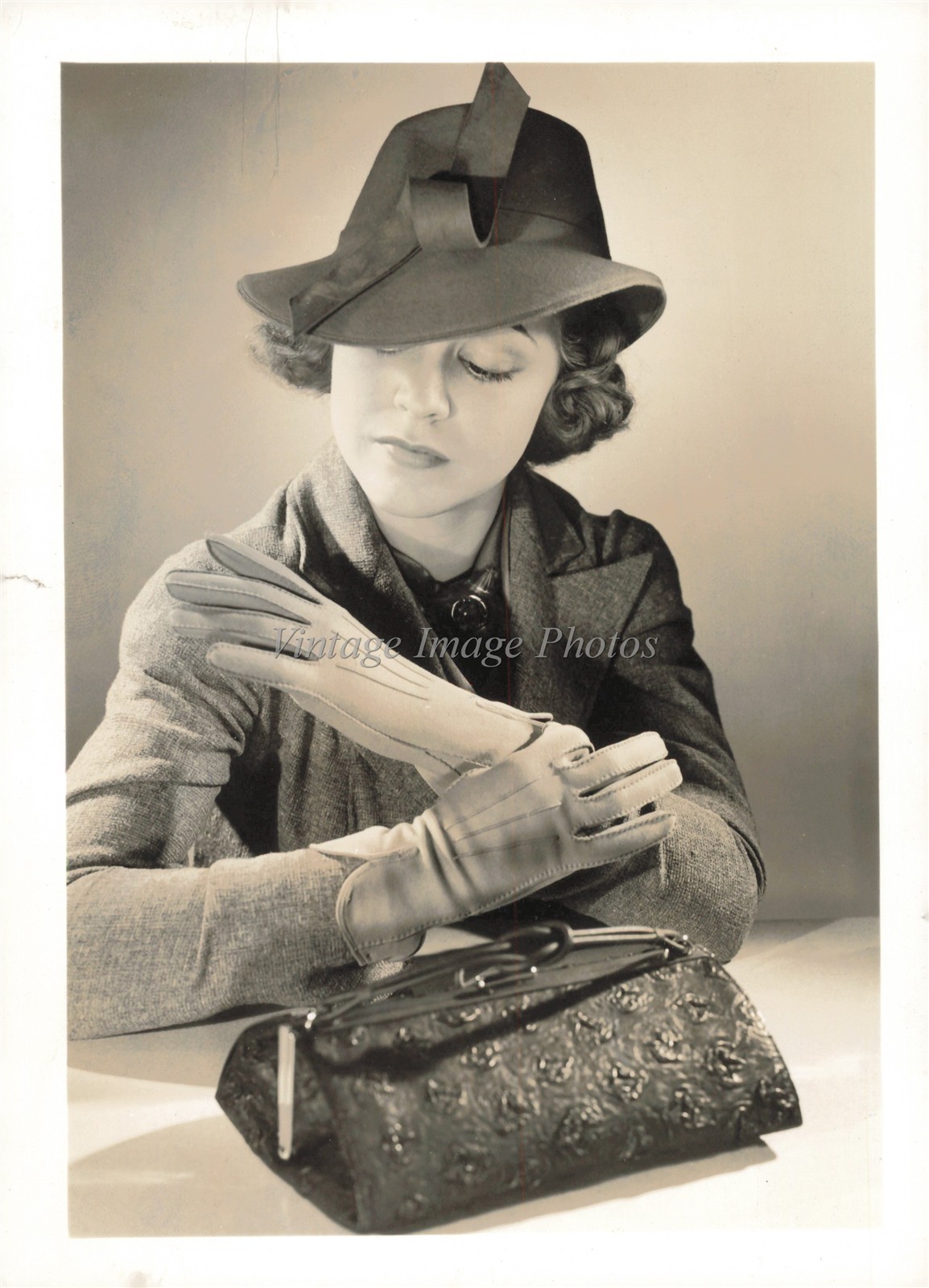 1938 New Doeskin Gloves Fashion Accessories Woman With Handbag Photo 5X7