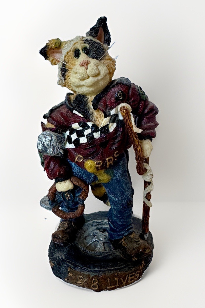 Boyds Bears-Mario Fenderbender “1 Down, 8 To Go “- Purrstone Cat Race Car Driver