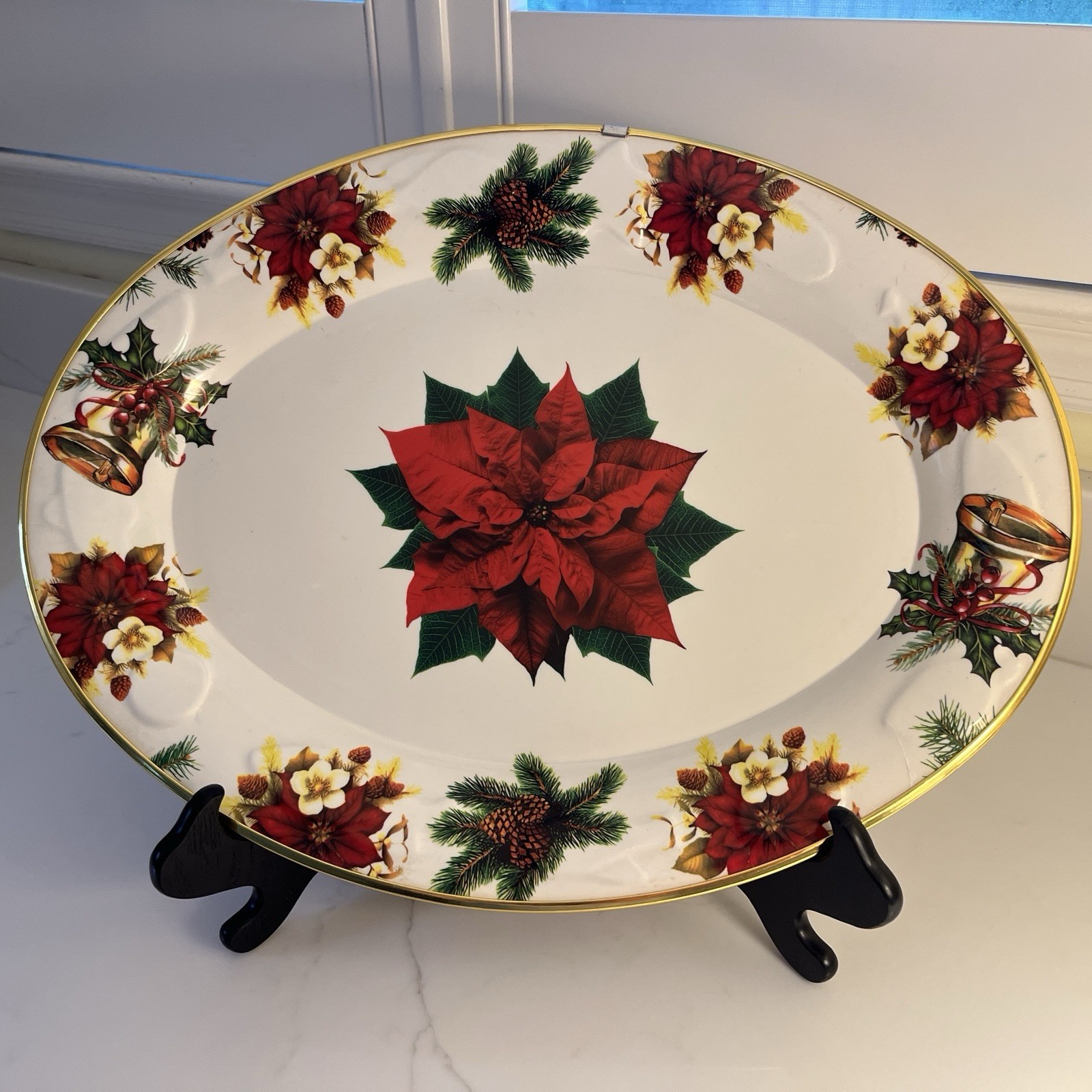 Vintage Far East Brokers 19x15” oval Christmas platter poinsettia & bell design. Vintage Far East Brokers 19x15” oval Christmas platter poinsettia & bell design.