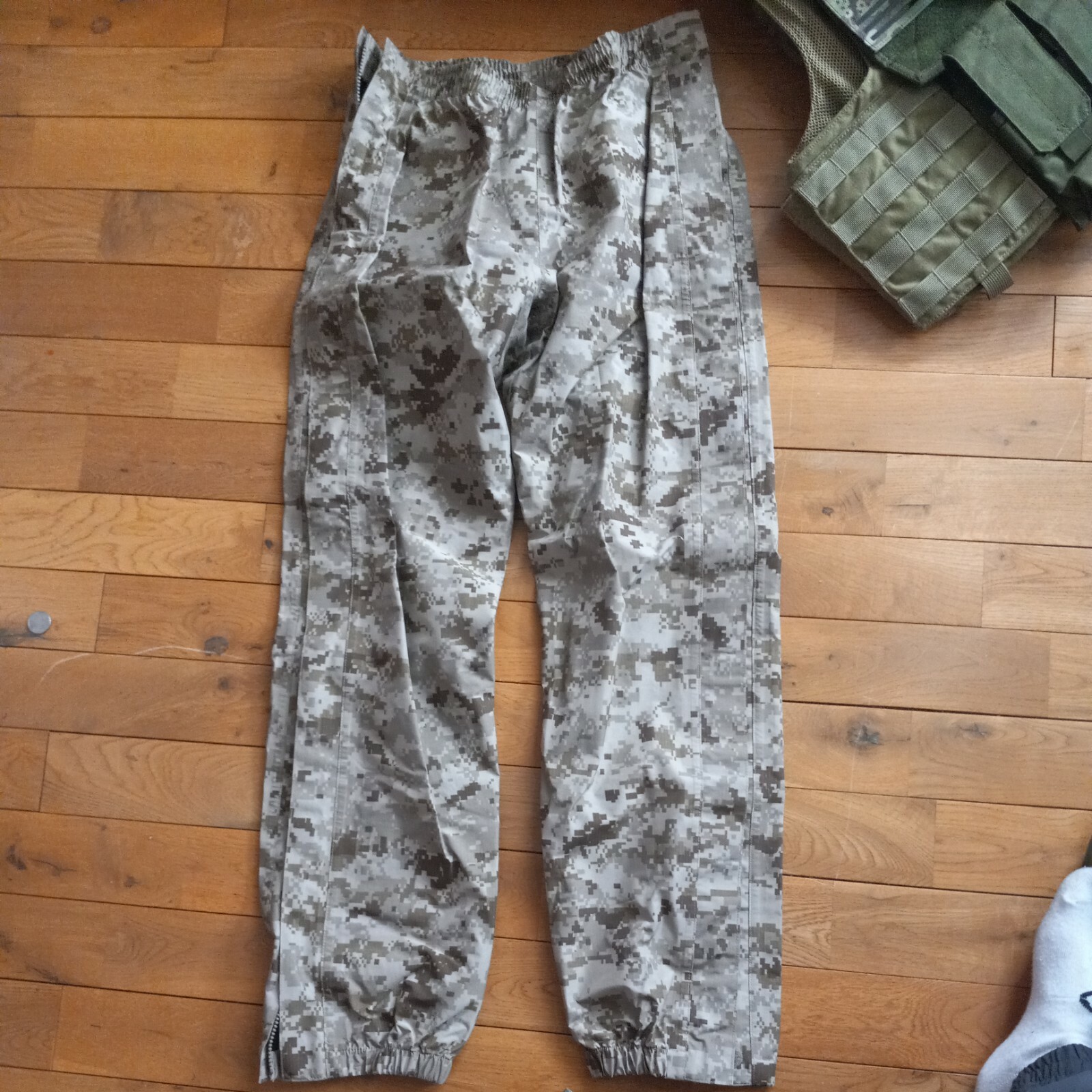 K-L Mfg/BEYOND AOR1 PCU Level 6 Devgru Ultra Light Goretex pants M-R NSW SWCC K-L Mfg/BEYOND AOR1 PCU Level 6 Devgru Ultra Light Goretex pants M-R NSW SWCC
