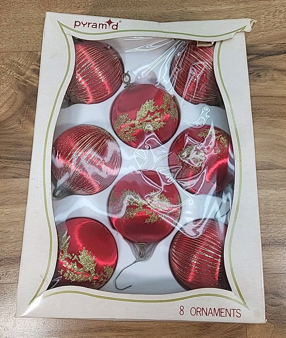 Vintage Pyramid Rauch Glass Red Ball With White Decorated Ornaments Eight Bulbs 