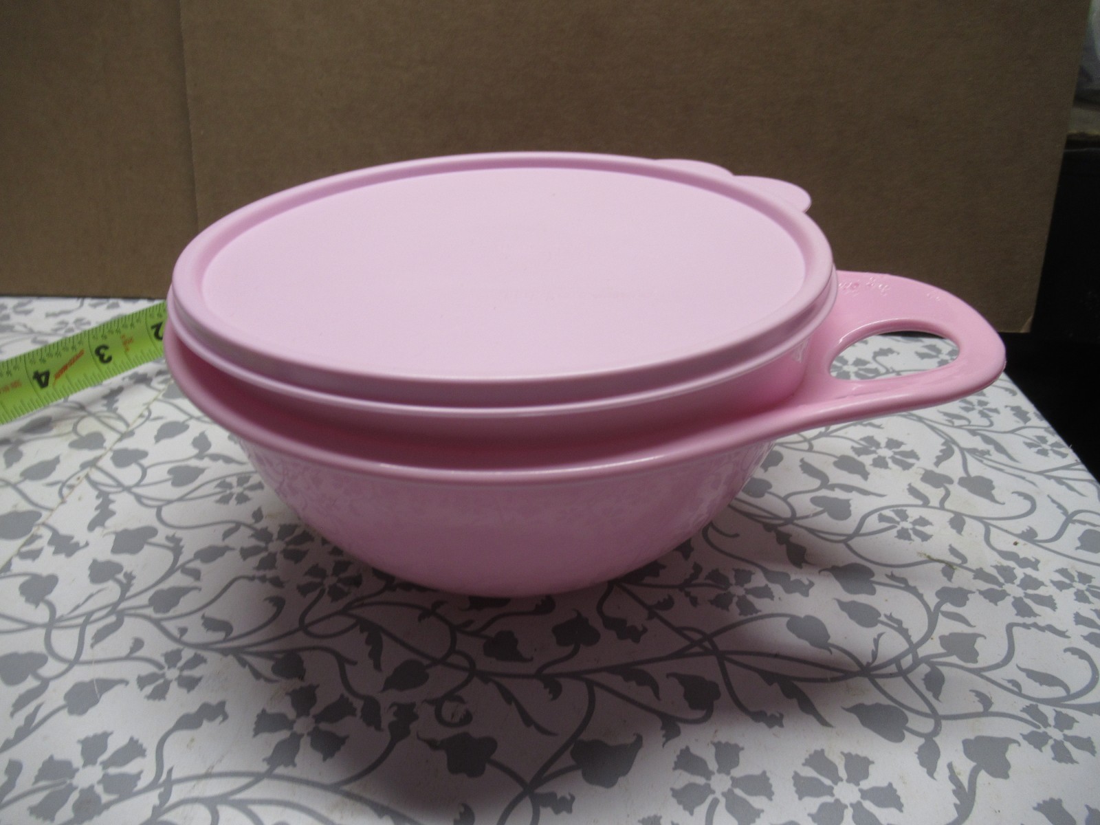 Tupperware Thatsa Bowl W/Lid Pink 6 Cups Free USA Shipping Tupperware Thatsa Bowl W/Lid Pink 6 Cups Free USA Shipping