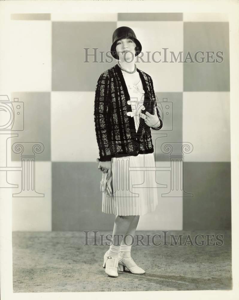 1929 Press Photo Julia Faye models a pleated dress with jacket and cloche hat