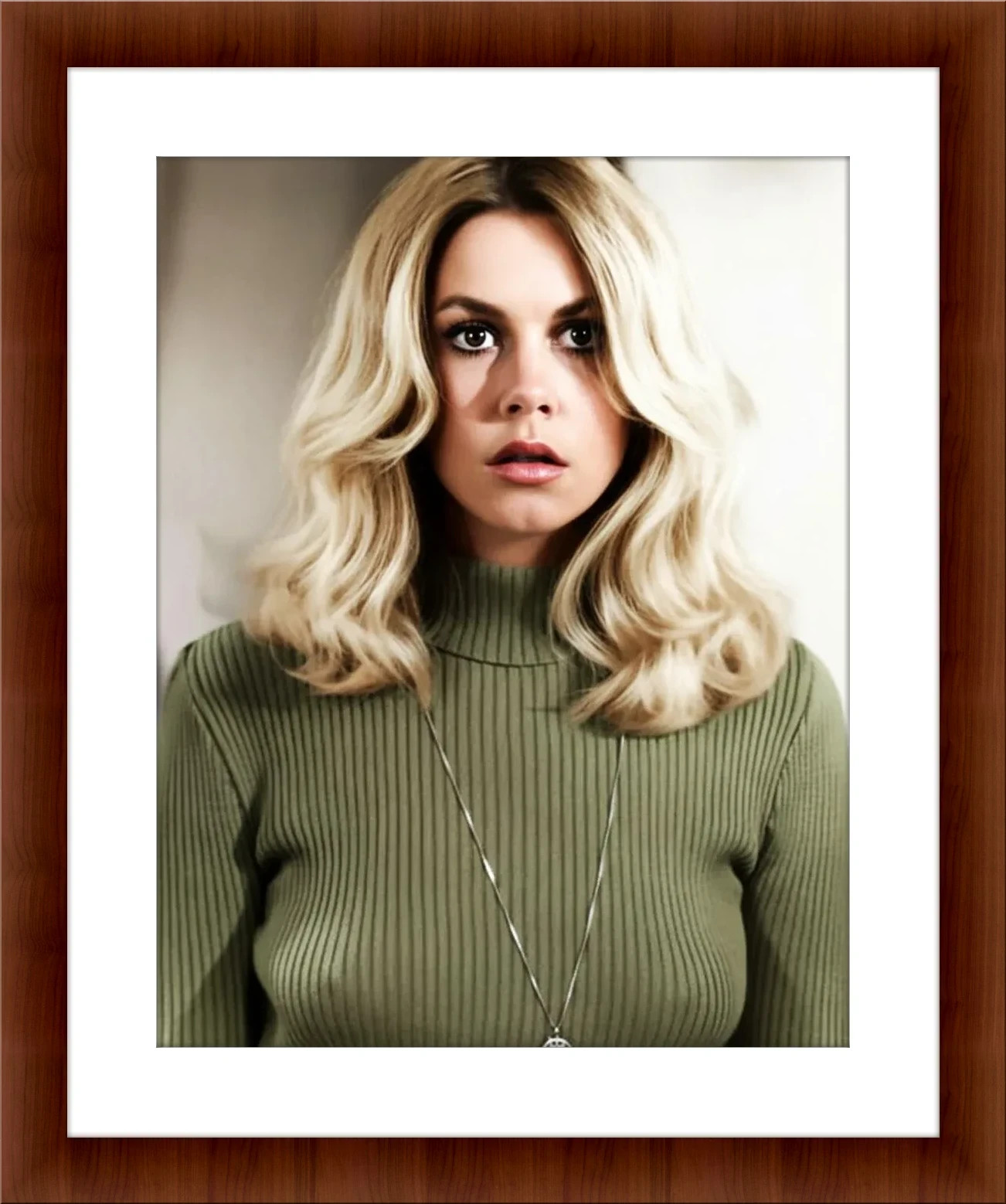 Elizabeth Montgomery 8.5 x 11 Color Unframed Collectable Photograph