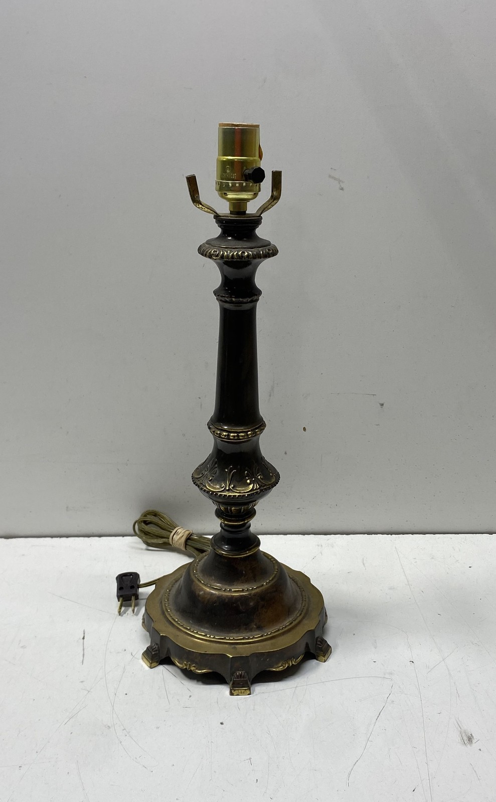 Vintage Neoclassical Cast Metal Table Lamp Base Brass Tone Regency Style 18