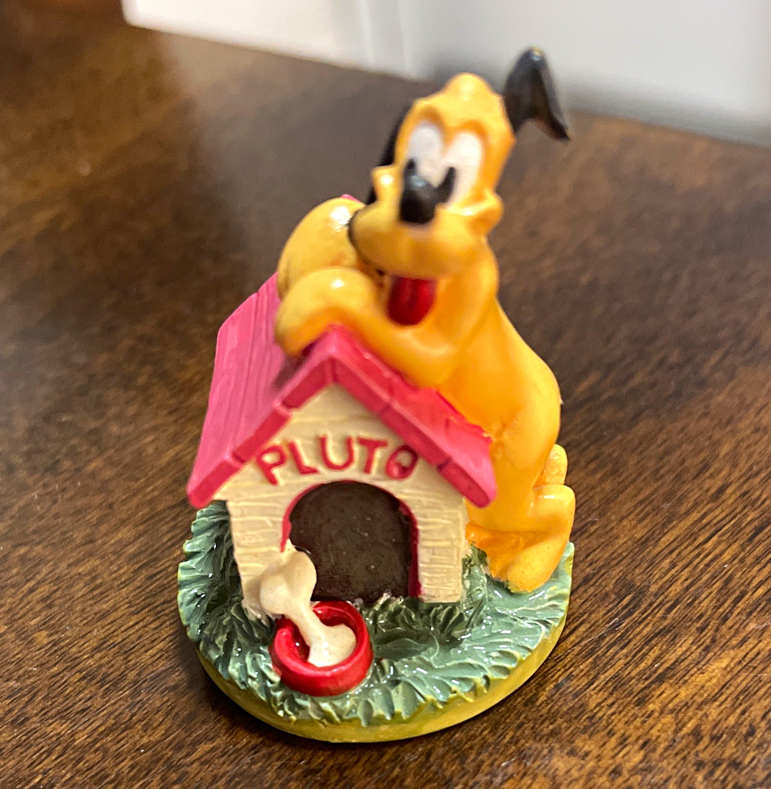 Lenox Disney Pluto Figurine with Doghouse Contemporary Collectible 3\