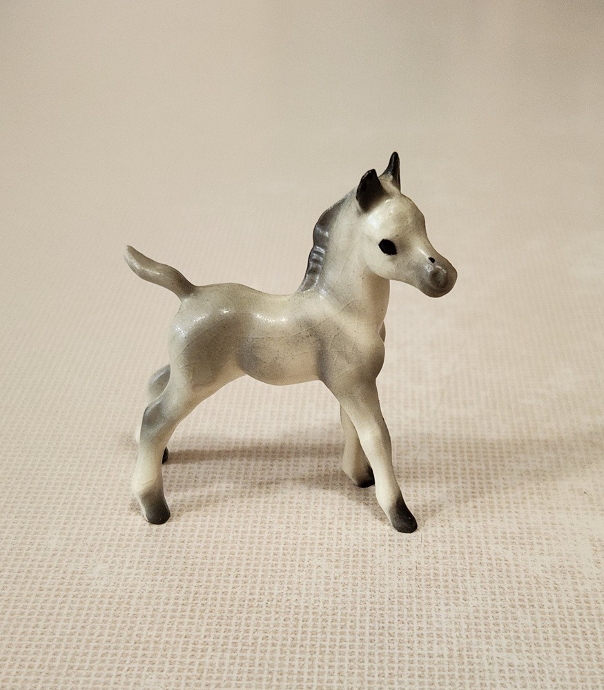 HR Hagen Renaker Horse Matte White Gray Arabian Foal Tail Up Miniature Figurine HR Hagen Renaker Horse Matte White Gray Arabian Foal Tail Up Miniature Figurine