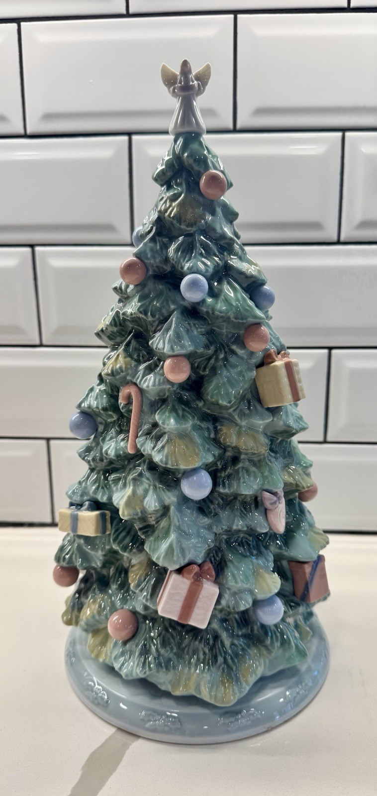 Lladró #6670 Christmas Tree The Night Before Christmas Collection 1999