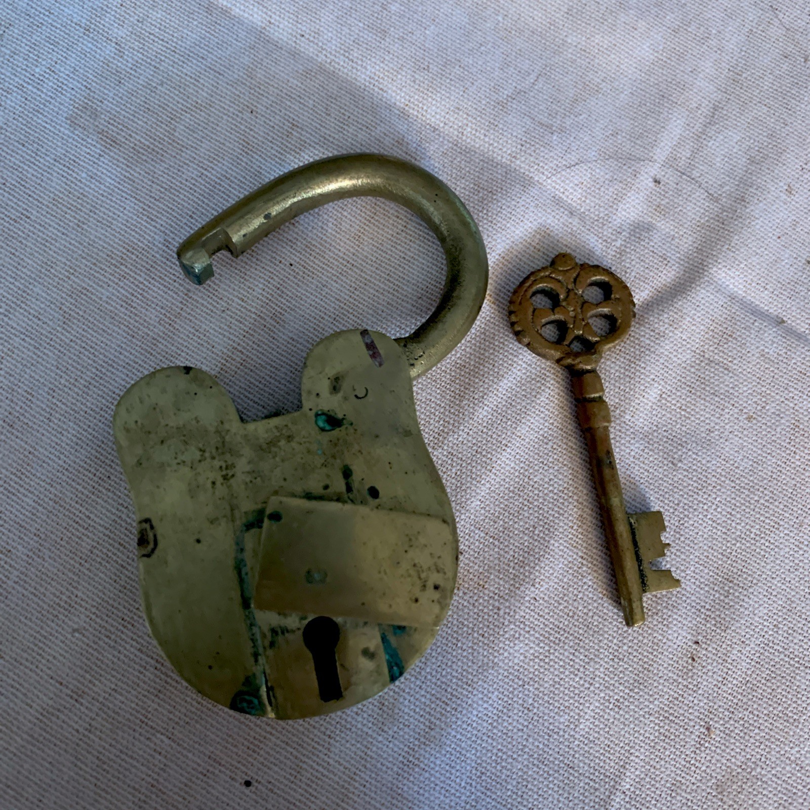 Lock Vintage Brass Padlock Lock With Key Rich Patina Collectible Decorative A2/2 Lock Vintage Brass Padlock Lock With Key Rich Patina Collectible Decorative A2/2