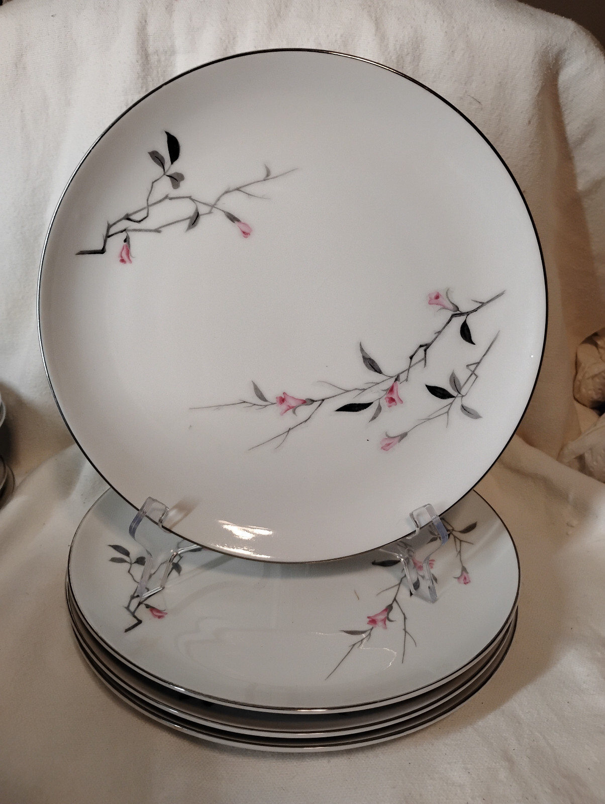 Lot of 4 Cherry Blossom 1067 Fine China of Japan Dinner Plates 10.25\ Lot of 4 Cherry Blossom 1067 Fine China of Japan Dinner Plates 10.25\