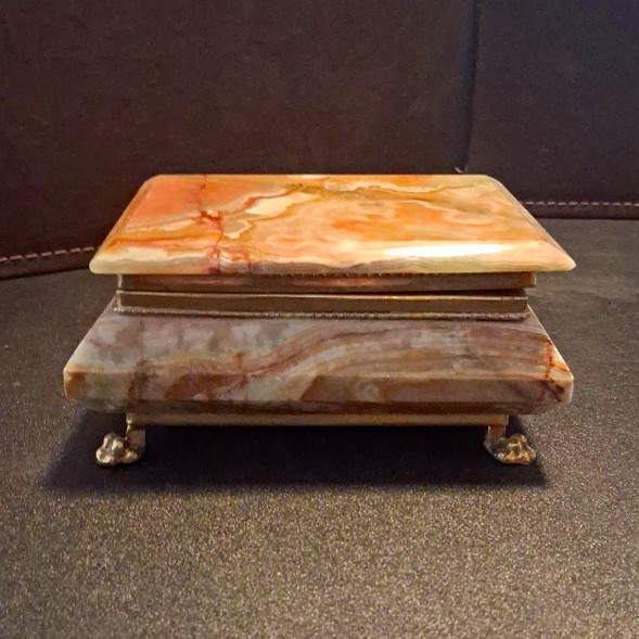 VTG. ONYX MABLE STONE JEWELRY TRINKET BOX 4.75\