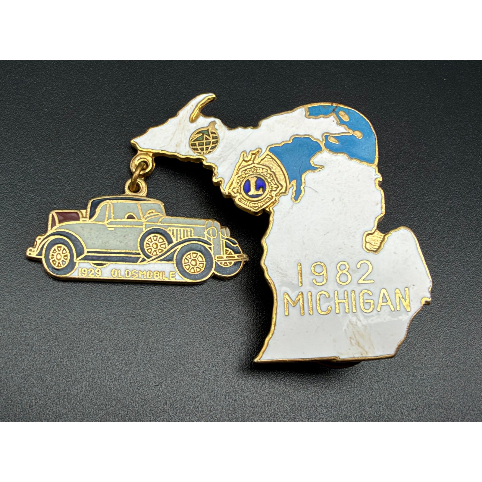 Vintage 1982 Michigan Lions Club Pin 1929 Oldsmobile Dangle Charm Enamel