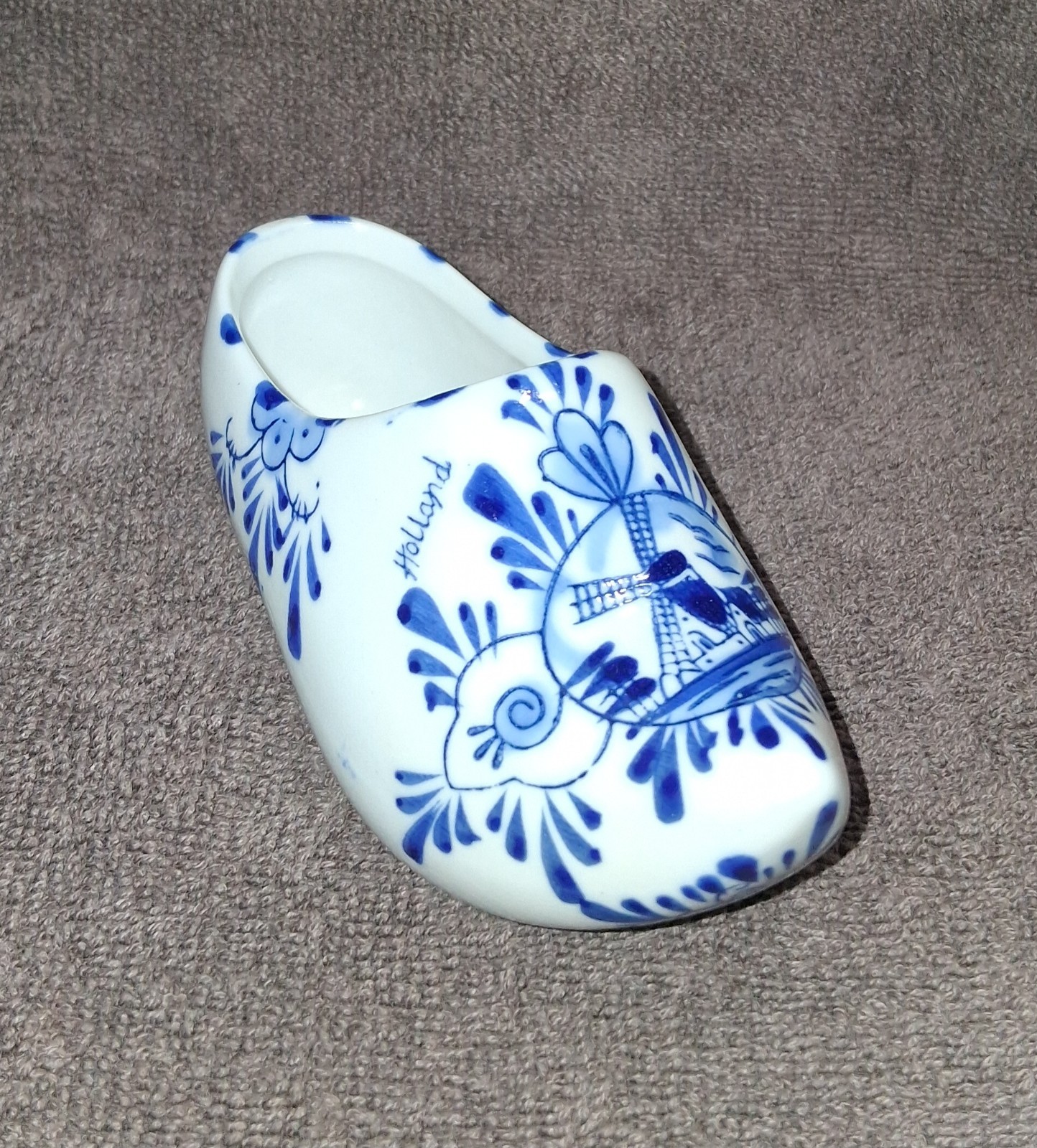 Zueco (klamp) de cerámica pintado a mano con el clásico Delf Blauw, azul de Delf