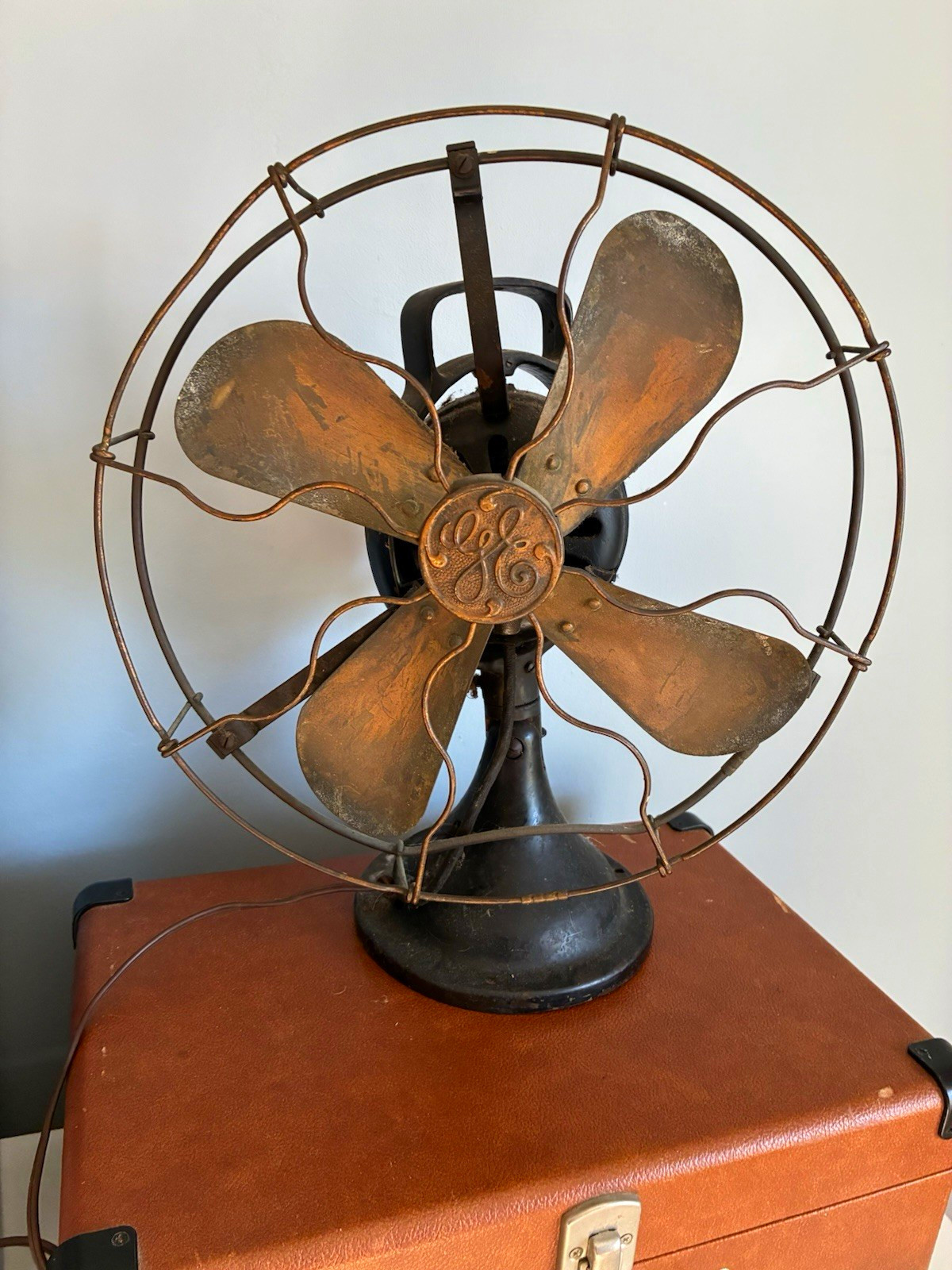 Antique General Electric GE 4 Blade Desk Fan 3 Speed Vintage Metal Powers On Antique General Electric GE 4 Blade Desk Fan 3 Speed Vintage Metal Powers On