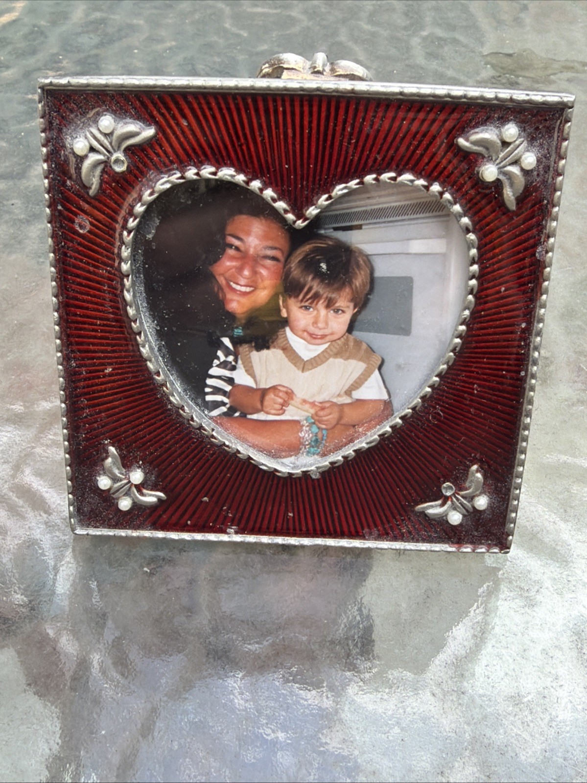 Vintage Heart Shaped Red Enamel Textured Radial Lines Mimicking Sunburst Frame